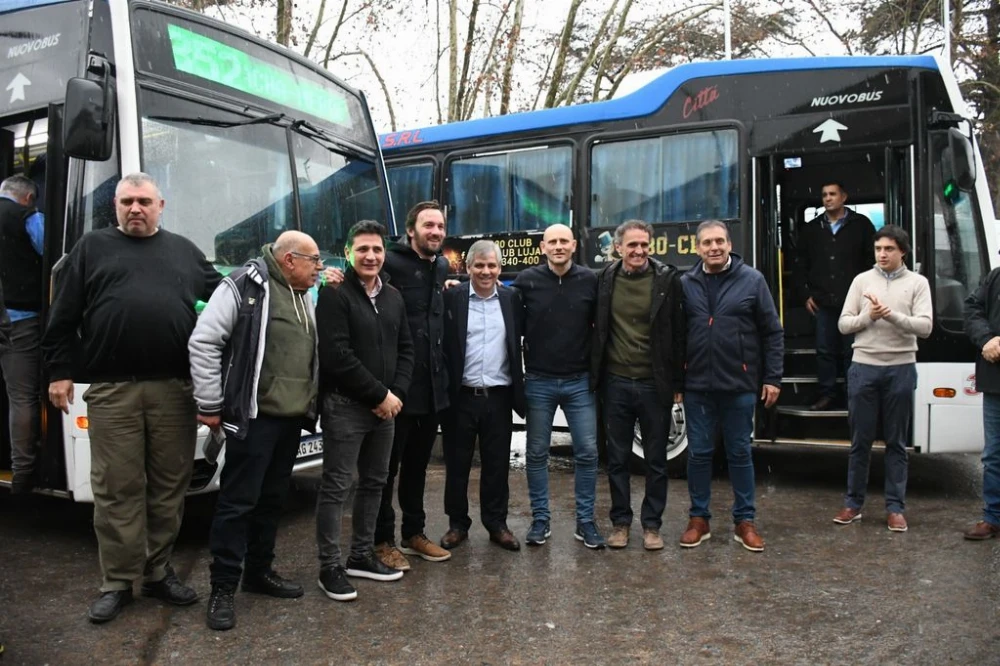 Volvió el micro entre Alberti y Mercedes: Provincia y cuatro intendentes reactivaron el servicio que estaba suspendido