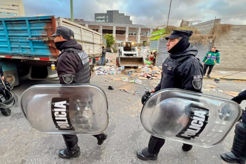 Desalojaron a los cartoneros de La Lechería, un predio ferroviario de Villa del Parque