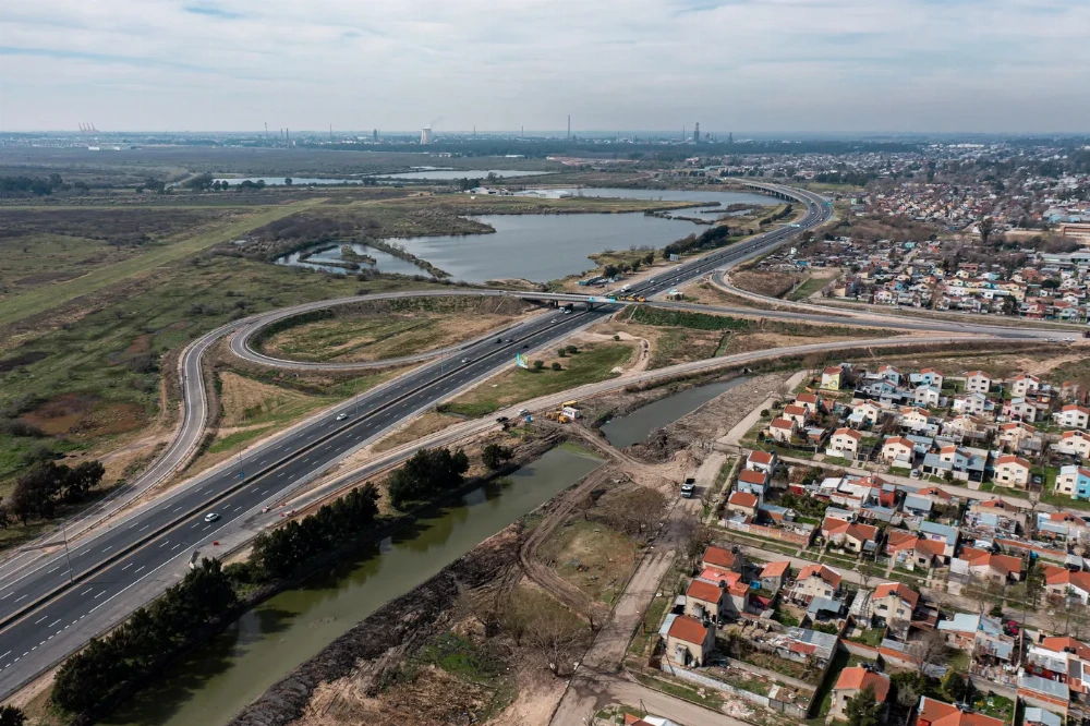 Cuáles son las autopistas y rutas donde más se repiten los ataques con piedras a conductores en Argentina para robarlos