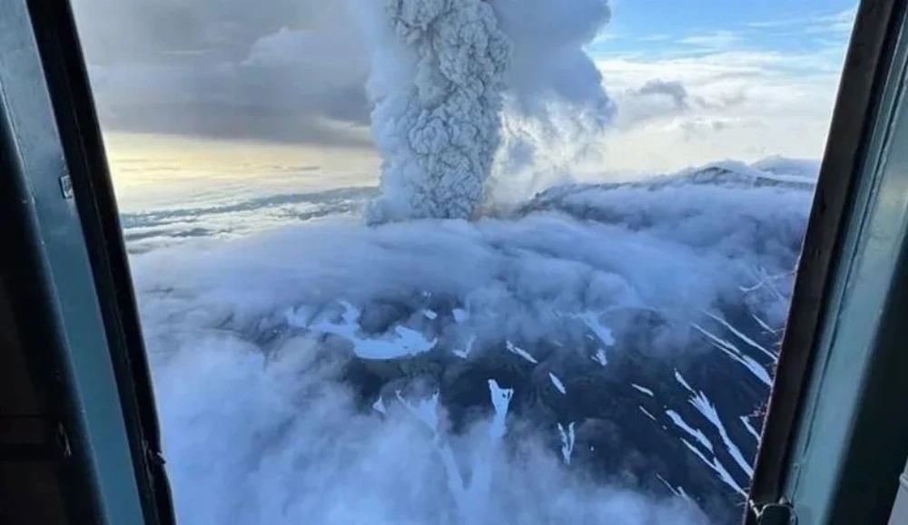 Erupción volcánica sacude la península de Kamchatka