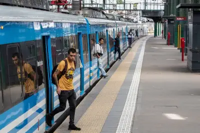 Tercer día de demoras y cancelaciones por la circulación de trenes a 30 kilómetros por hora, pese a la conciliación obligatoria
