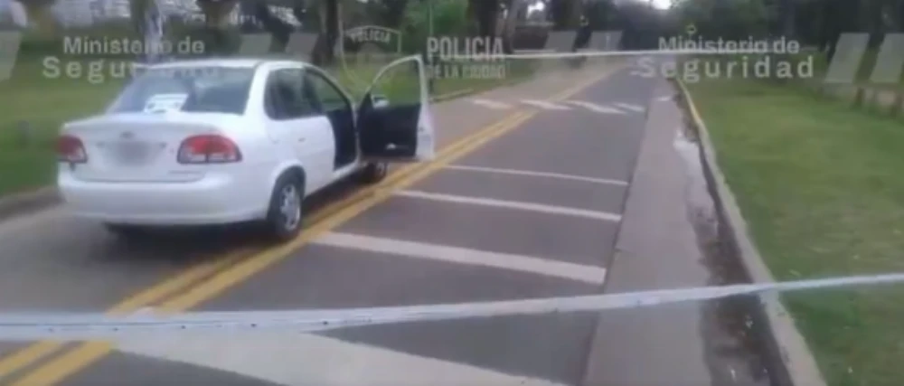 “Me metieron en la zona roja y me robaron”: se hicieron pasar por pasajeros y le sustrajeron el auto a un remisero en los bosques de Palermo