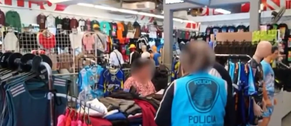 Secuestraron más de 2300 prendas truchas por un valor de $69 millones en Once
