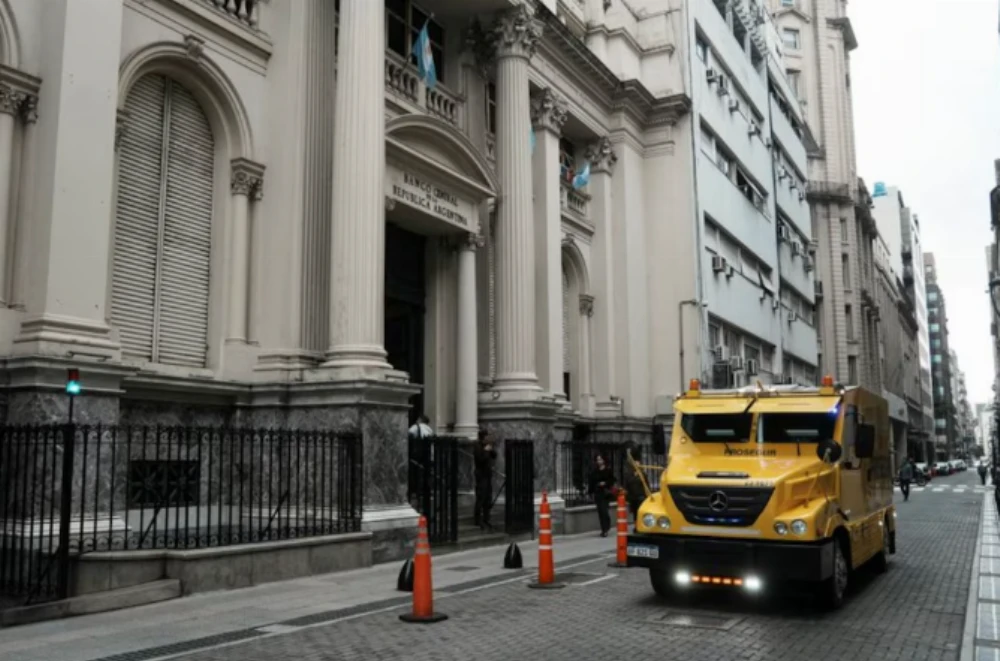 El Banco Central aprovechó la calma del dólar para bajar una tasa de interés clave que afecta a préstamos y plazos fijos