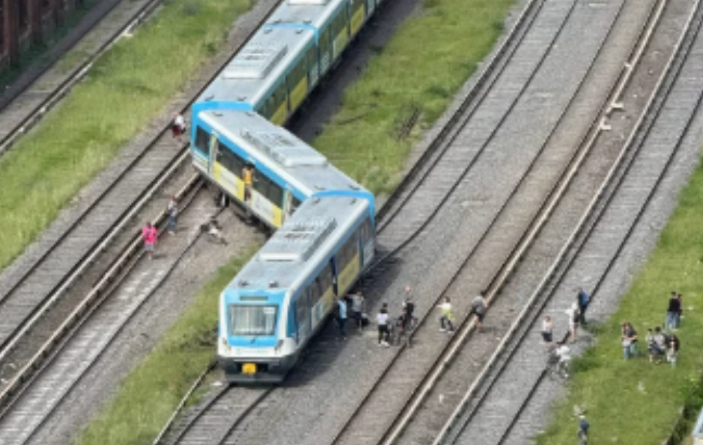 Se descarriló una formación del tren Sarmiento en Liniers: hubo al menos 19 heridos y se normaliza el servicio