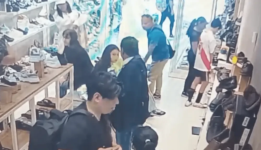 Fue a comprar el vestido de 15 de su hija y le robaron todo en Once