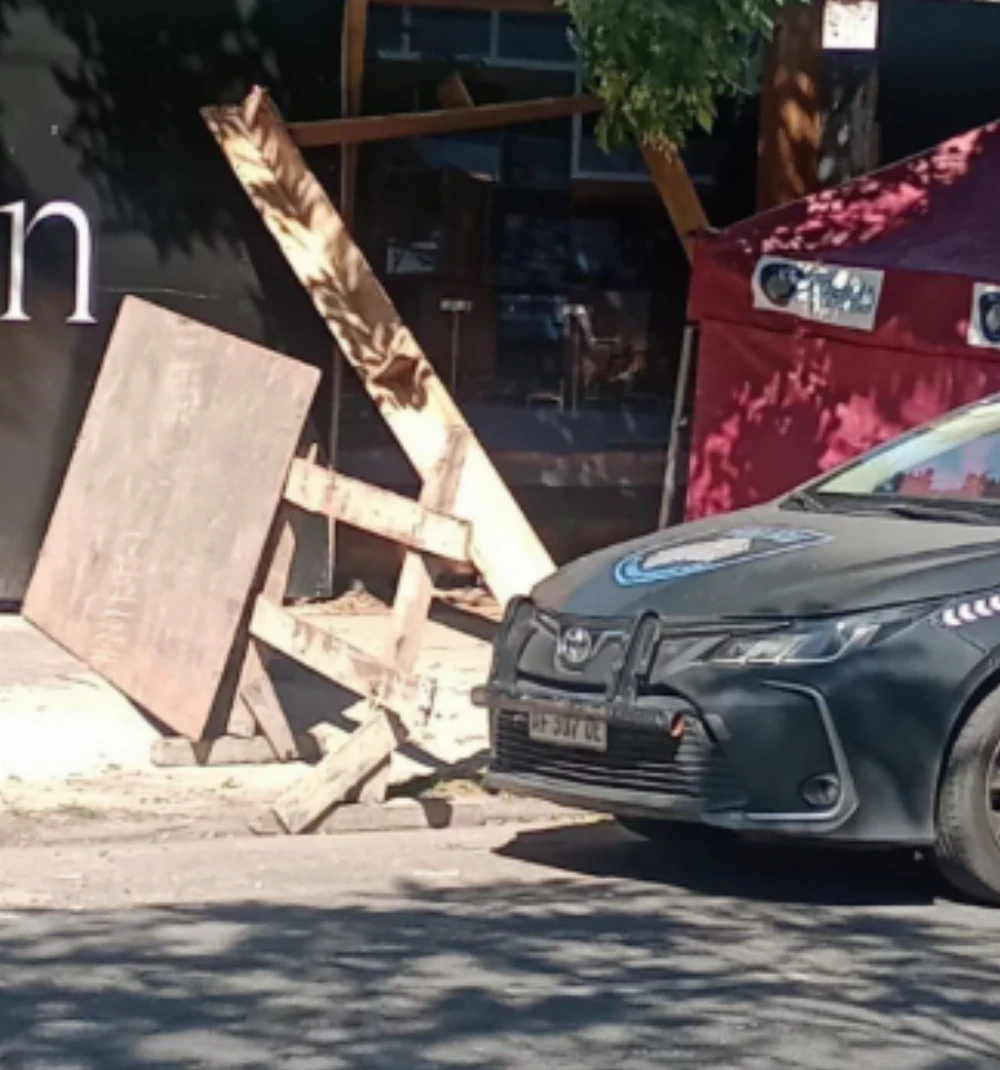 Tragedia en Villa Devoto: un andamio de una obra en construcción cayó sobre una joven y la mató