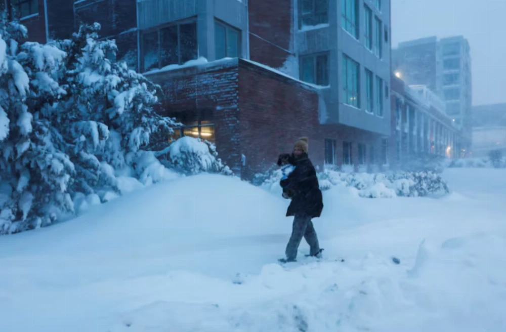 Tormenta invernal azota la costa este de Estados Unidos: millones de personas en Nueva York permanecen en sus hogares