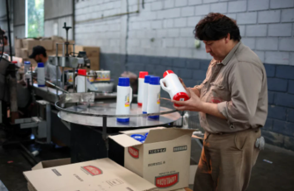 El desafiante mensaje de Lumilagro tras reducir personal: “¿Preferirías que volvamos a contratar y pagar un termo $100 mil más?”