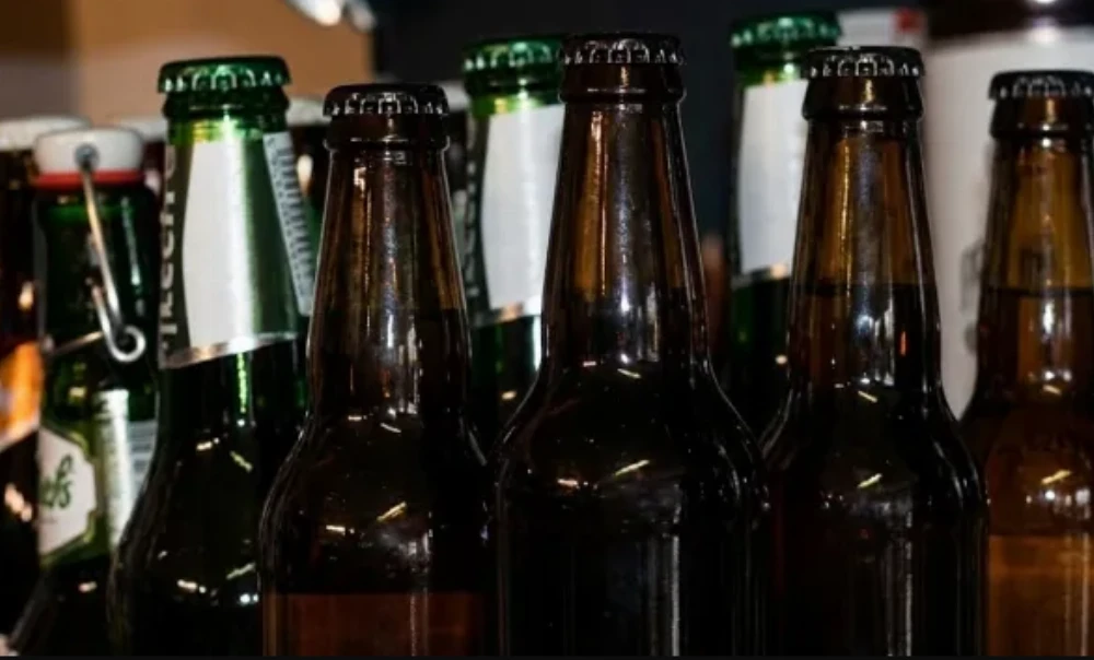 Proponen eliminar las restricciones horarias para vender alcohol en la Ciudad y habilitar la venta en kioscos