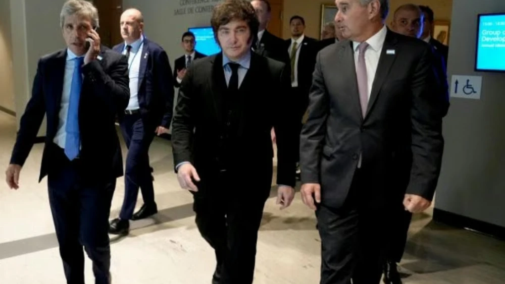 Javier Milei regresa de Nueva York sin la foto con Donald Trump y pone la mira en París