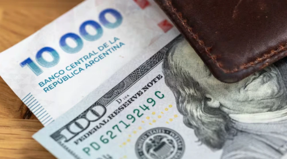 Pesos vs. dólares: ¿cuál es la opción más barata para pagar tus vacaciones internacionales?