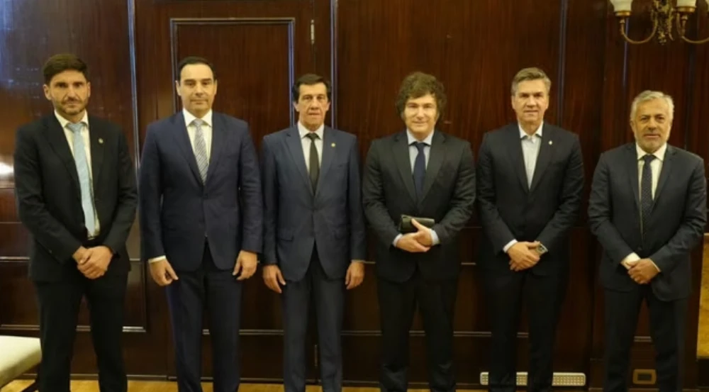 Javier Milei, entre los gobernadores y la tropa propia que complican el armado 2027