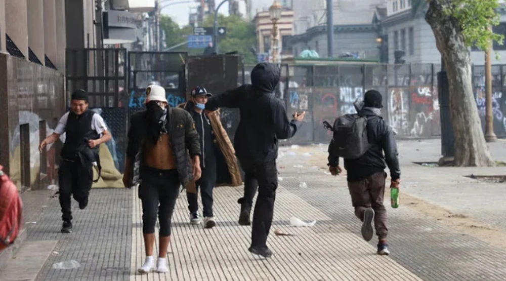 El Gobierno denunció penalmente a los manifestantes por los incidentes frente al Congreso