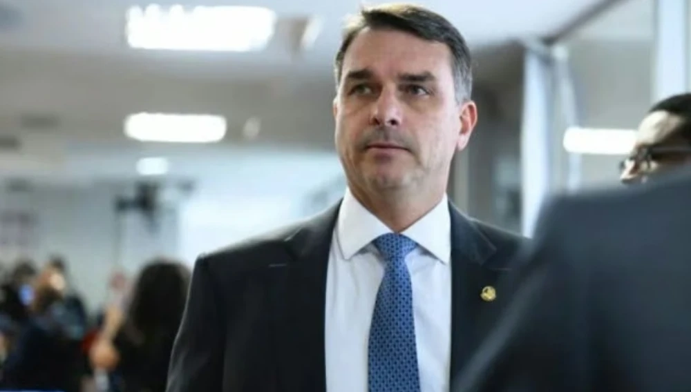 Elecciones en Brasil: Flávio Bolsonaro aventaja a Lula rumbo al balotaje